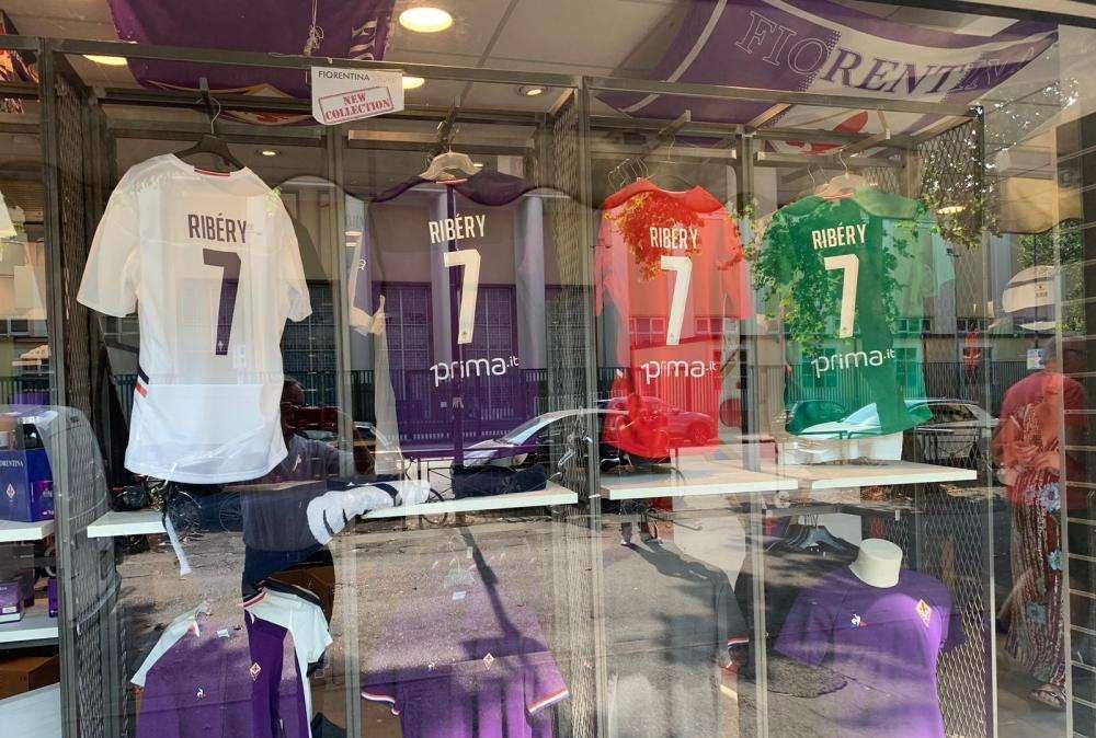 FOTO FV, Già in vendita le maglie di Ribery