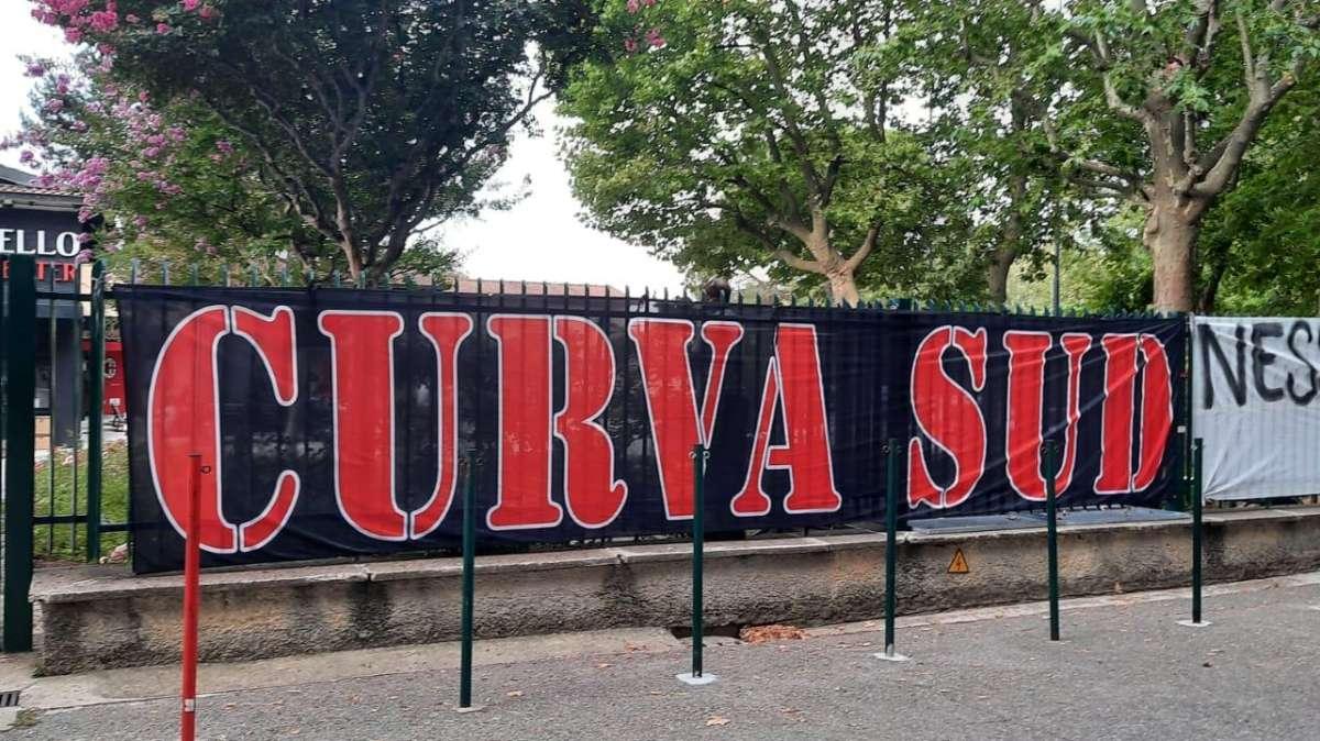 MILAN, La Curva Sud: "Il settore ospiti è sacro!"