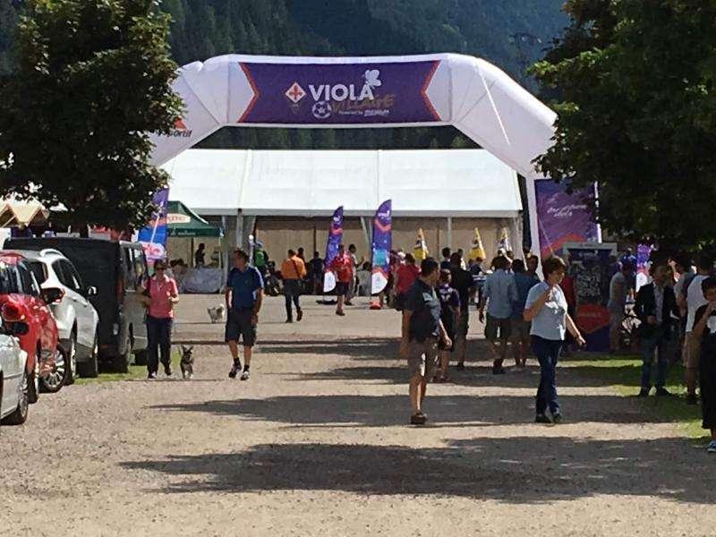 FOTO FV, Il Viola Village già gremito di tifosi