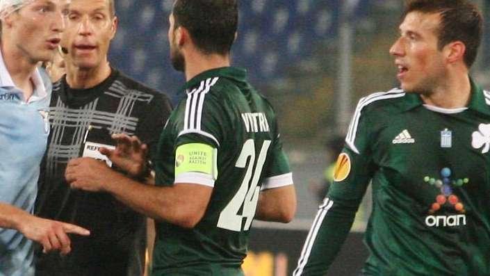Panathinaikos pericoloso, Viola in sofferenza: Tete murato in area dopo un contropiede