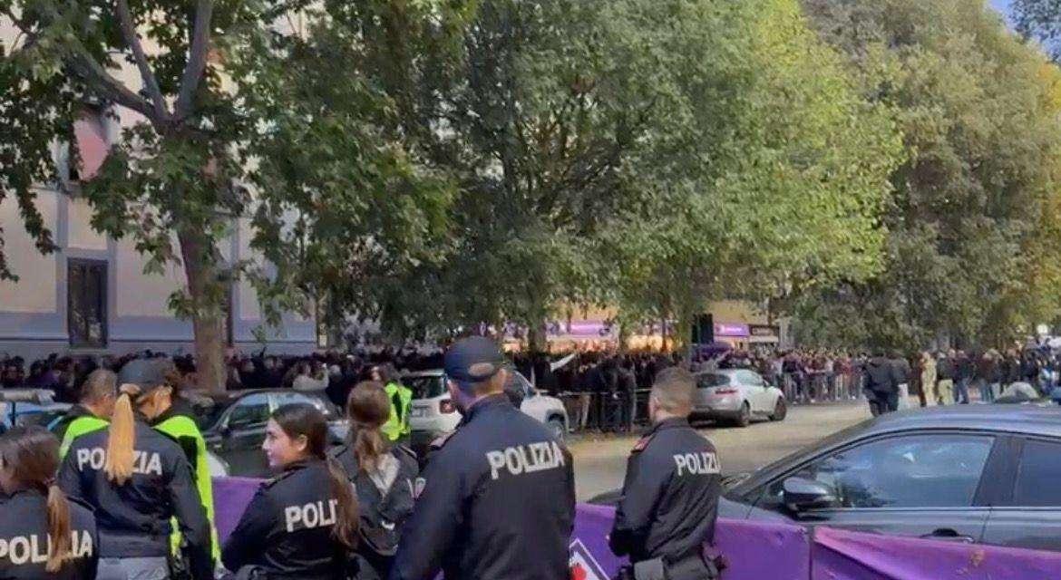 Caos Fiorentina, squadra contestata e in ritiro: rivivi la giornata di oggi