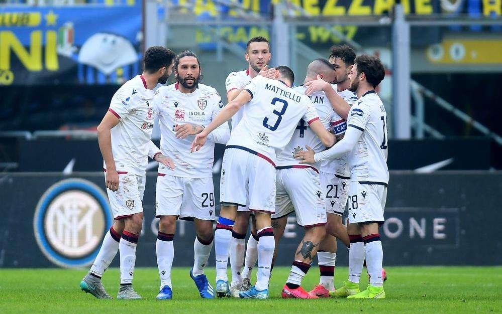 CAGLIARI, Interdetti tre tifosi dallo stadio per razzismo