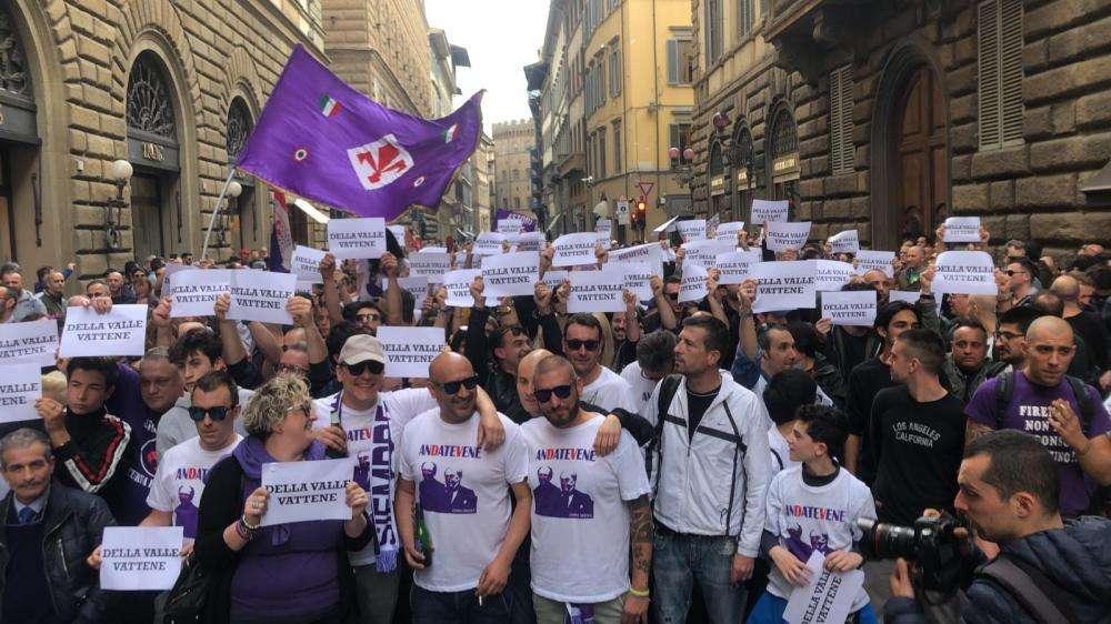 FLASH MOB, CENTINAIA DI TIFOSI PRESENTI: “DV VATTENE”