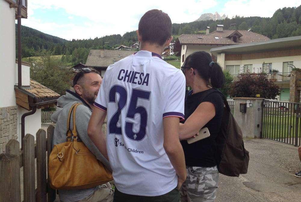 FOTO FV, Tifosi viola davanti all'hotel della Fiorentina