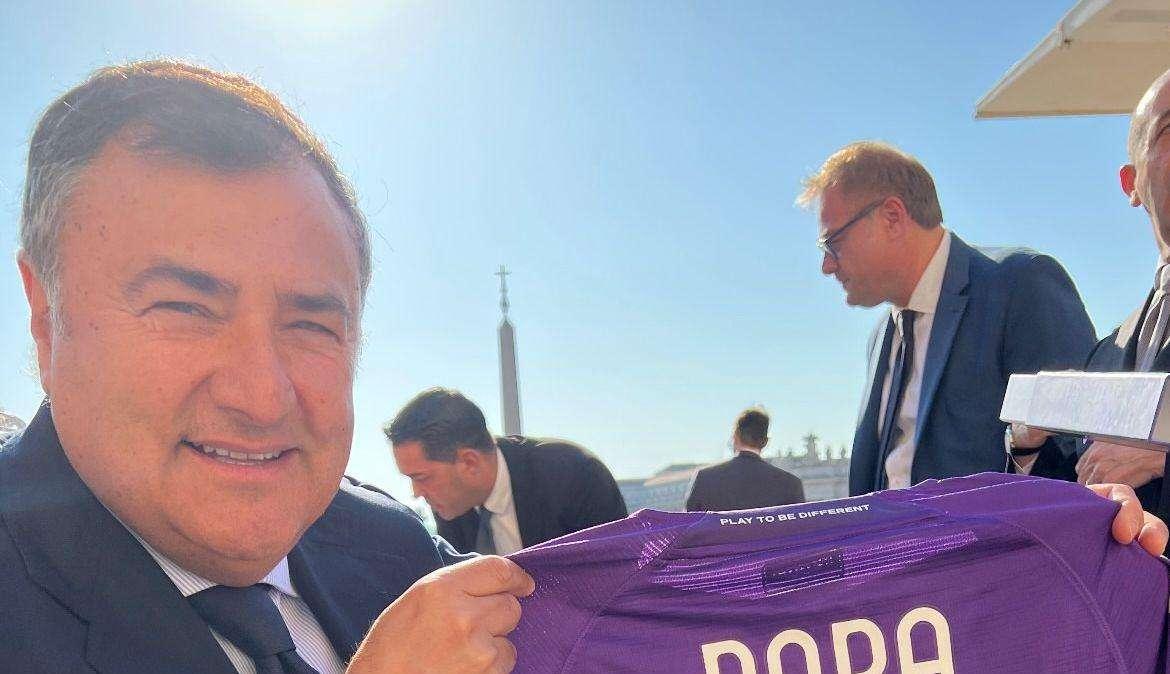 Papa Francesco e quel legame con Firenze e la Fiorentina: tante udienze private, l'emozione di Gonzalo e quella messa al Franchi
