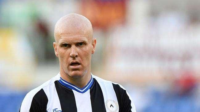 FOTO, Hallfredsson gioca a scacchi... nudo