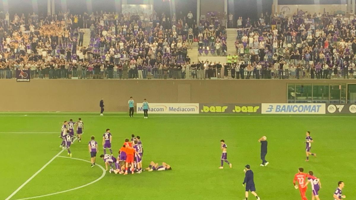 Che gioia al Viola Park per lo Scudetto Primavera. Giocatori e tifosi festeggiano