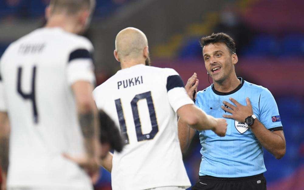 SPAGNA, L'arbitro va ko, il Clasico cambia fischietto