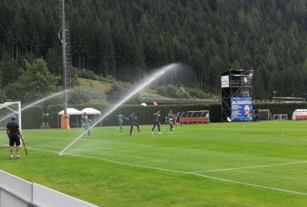 FOTO FV, Moena, portieri in campo per il riscaldamento
