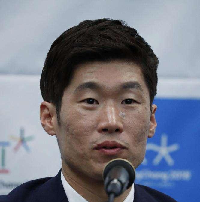 RAZZISMO, In Premier tifosi cantano 'coreani mangiacani'