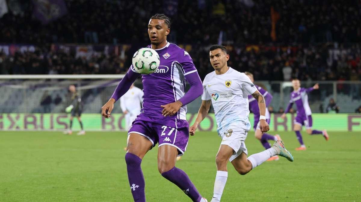 La Fiorentina è troppo timida: al 45' viola sotto 1-0 contro l'AEK Atene