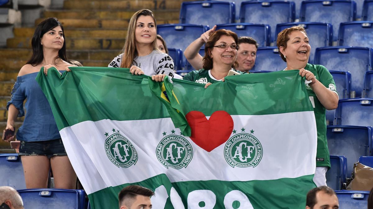 Chapecoense in campo con l'Atletico Nacional 10 anni dopo il disastro aereo
