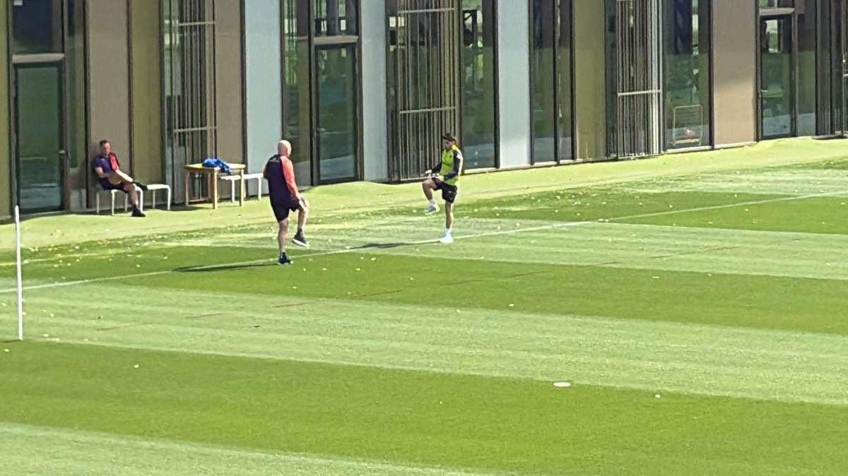 Verso il Crystal Palace, allenamento differenziato sul campo per Parisi: le immagini
