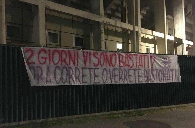 FRANCHI, Altro striscione: "Correte o verrete bastonati"