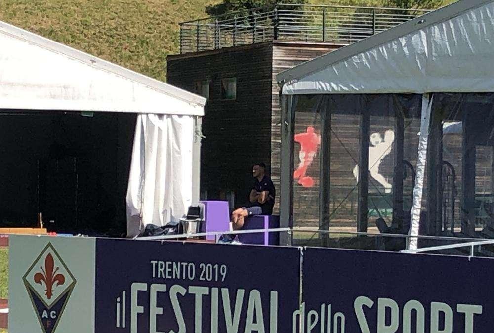 FOTO FV, Veretout guarda partitella a bordo campo