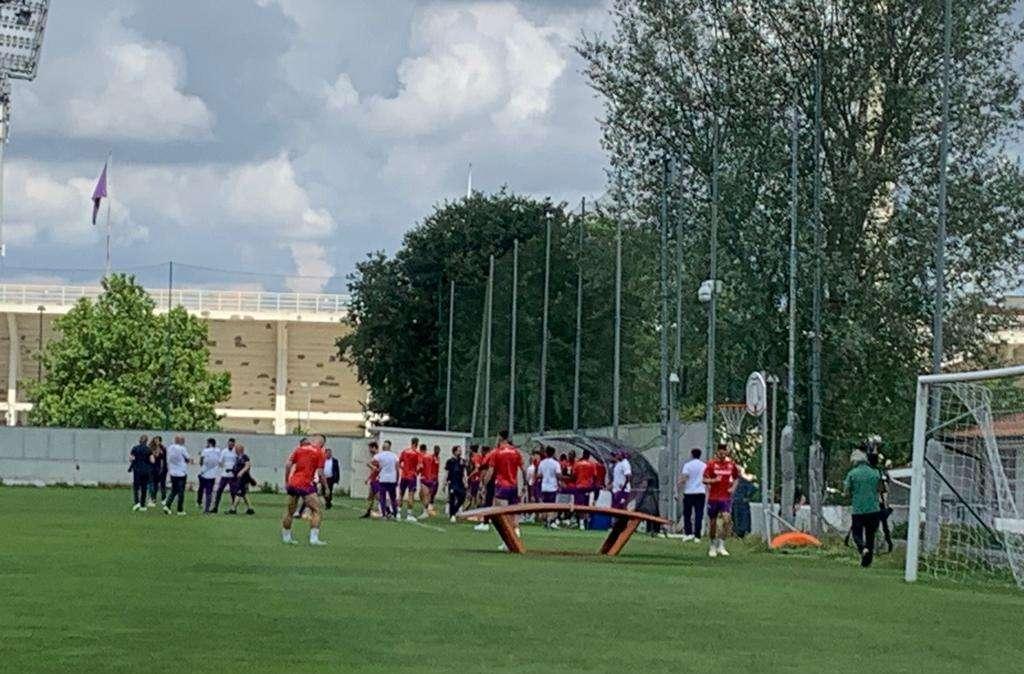 VIDEO FV, Squadra in campo: calcio-tennis tra i giocatori