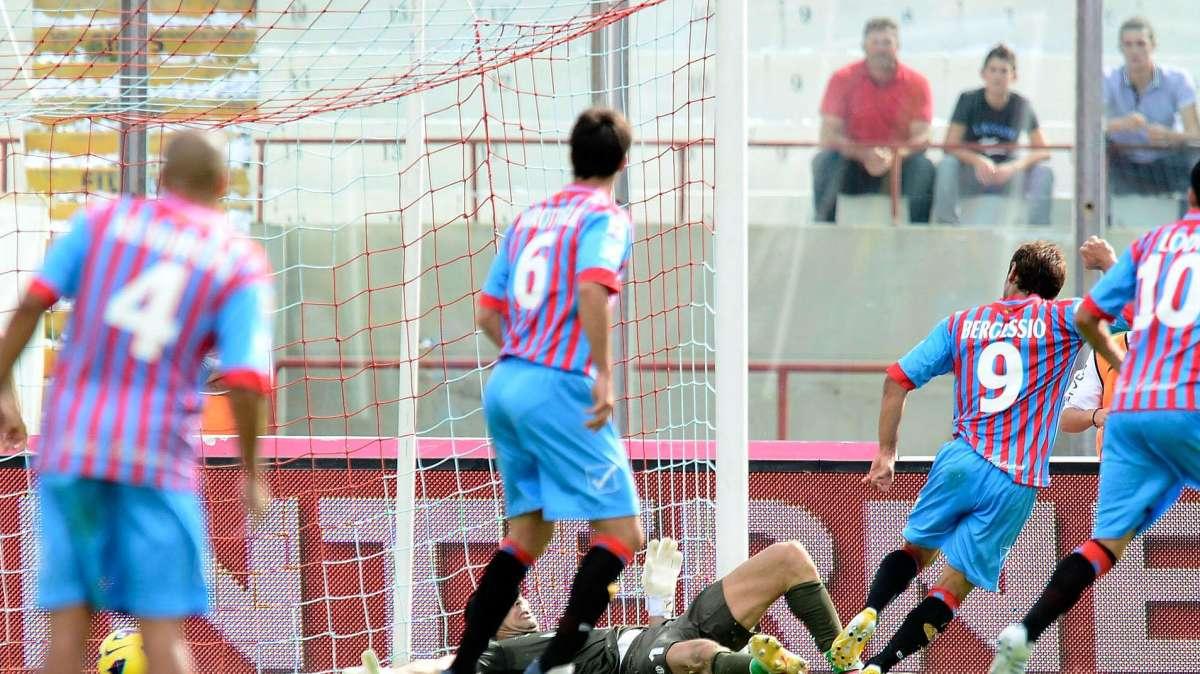 QUI CATANIA, Modulo speculare, Izco in difesa