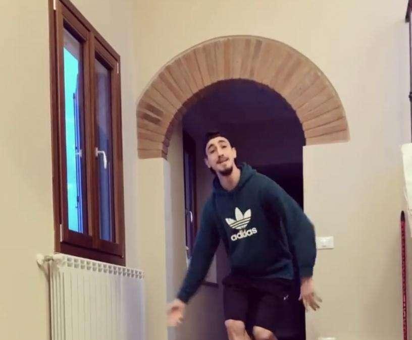 CASTRO, Da Cenerentola a palleggiatore: il video