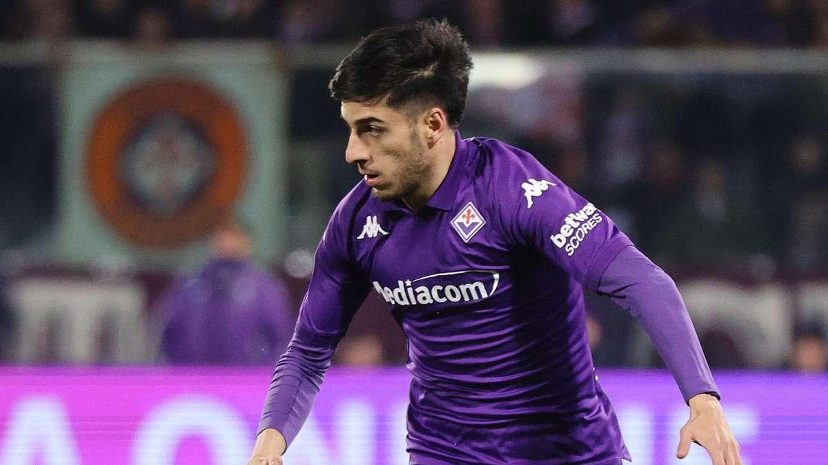 Parisi si vede ancora in viola: "Contento di restare. Carico per far bene a Firenze"