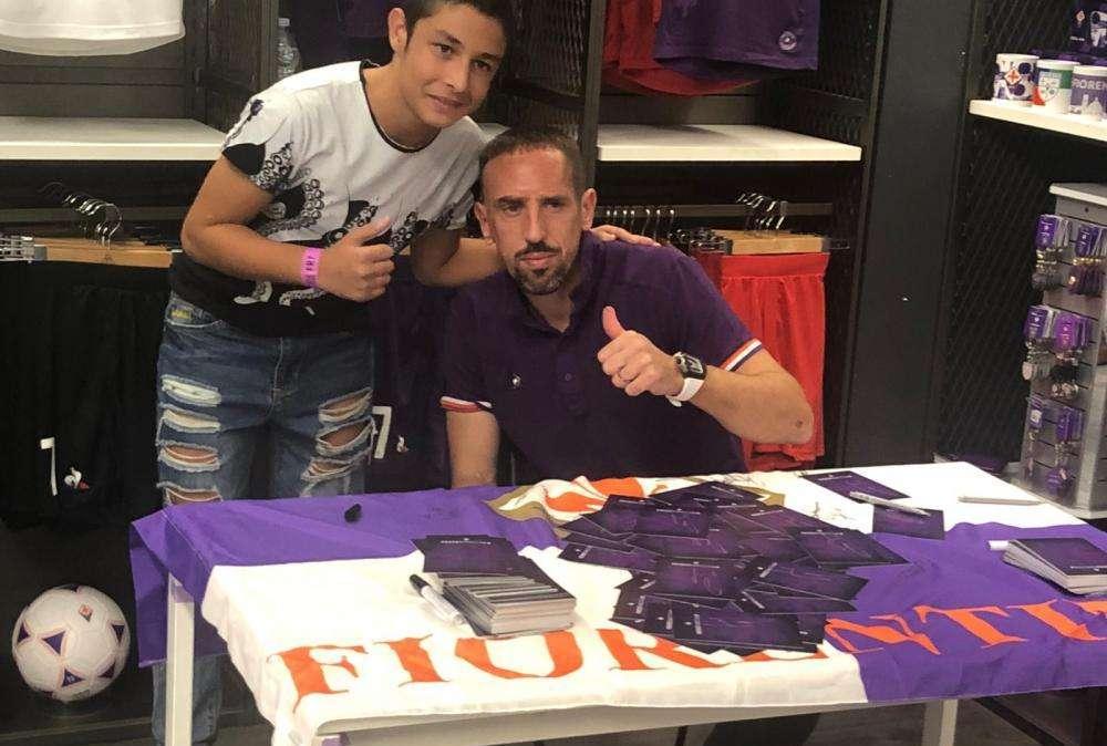 RIBERY, Autografi finiti. All'uscita grande entusiasmo