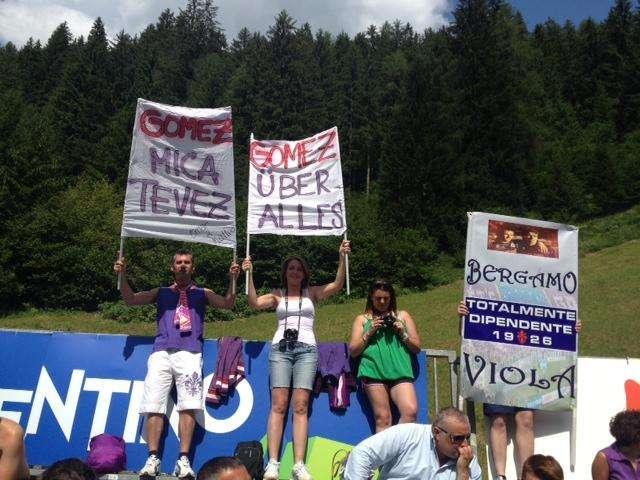 MOENA, Striscione "Gomez, mica Tevez"
