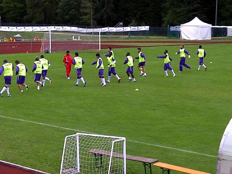 CORTINA, Possesso palla 10 contro 10 a metà campo.