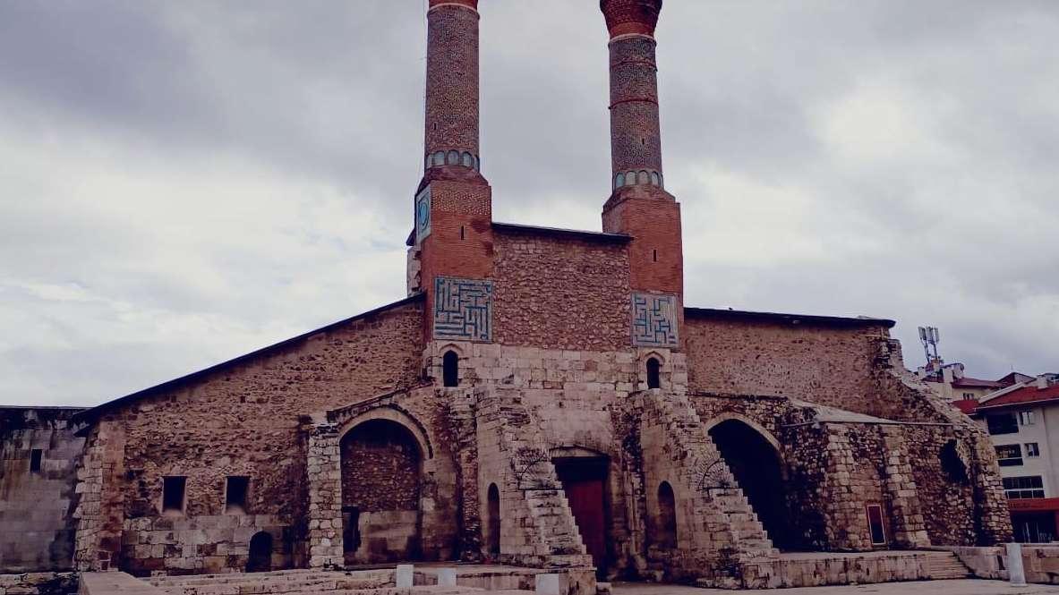 TANTO ORIENTE E POCO OCCIDENTE: VIAGGIO NELLA SCONOSCIUTA SIVAS