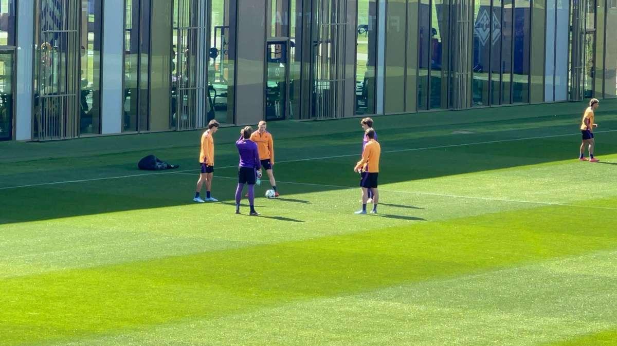 Fiorentina, sorrisi e concentrazione verso il Cagliari: le immagini dell'allenamento