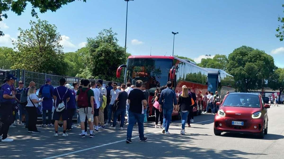 FOTO FV, Esodo viola: in tanti in partenza a C.di Marte