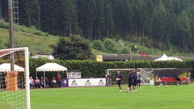 FOTO FV, Riunione in campo per Sousa e il suo staff