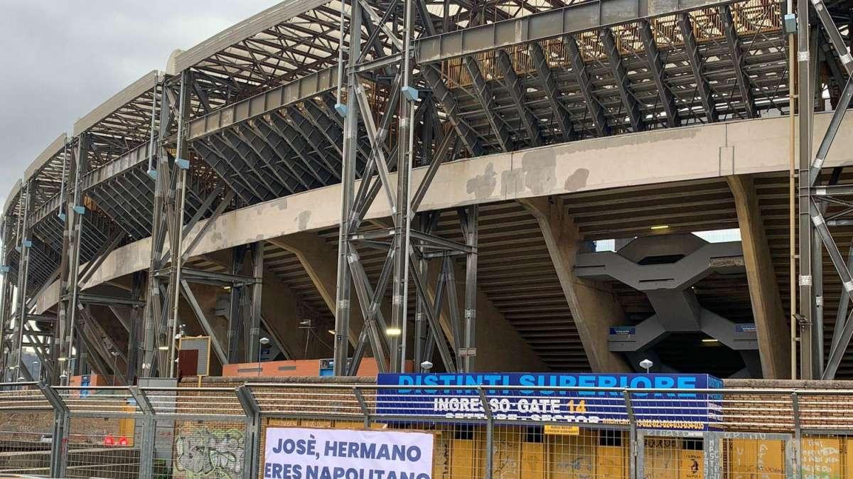 FOTO FV, Lo striscione dei napoletani per Callejon