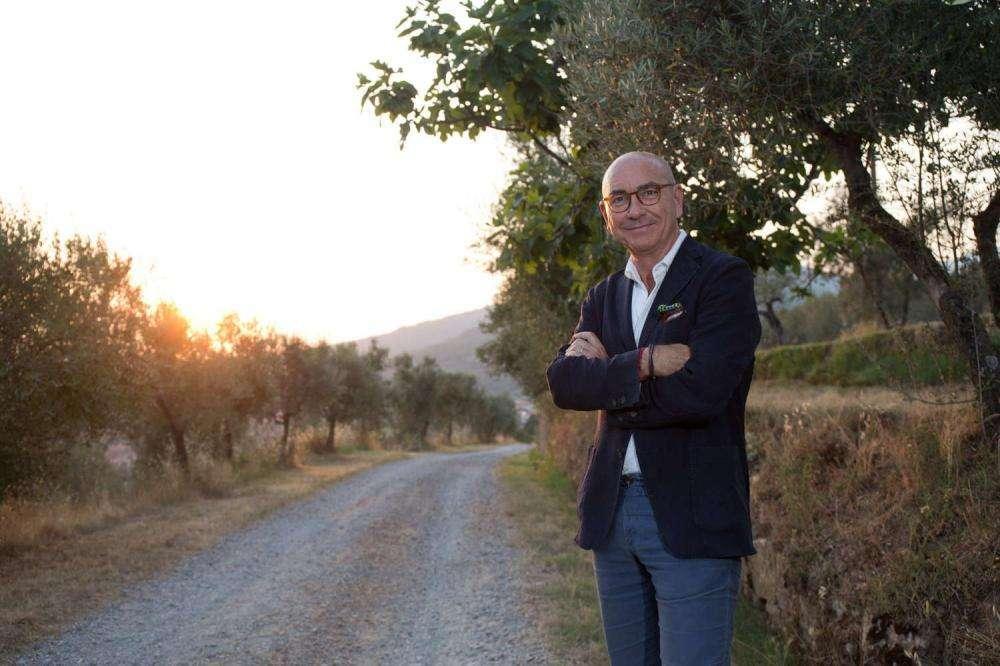 L’APPELLO DI ROCCO AL POPOLO VIOLA: FAREMO UNA FIORENTINA FORTE, MA ORA LA SALUTE. LA SOCIETA’ E’ ECONOMICAMENTE SANA E NON TEME LA CRISI. CAMPIONATI IN BILICO, ALLENAMENTI NON PRIMA DEL TRE APRILE. FORZA E CUORE, CHE ORGOGLIO!