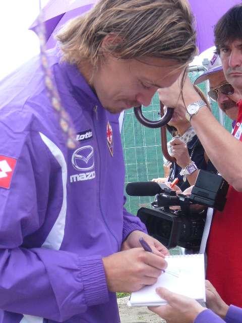 CORTINA, Kroldrup firma autografi e rassicura i tifosi 