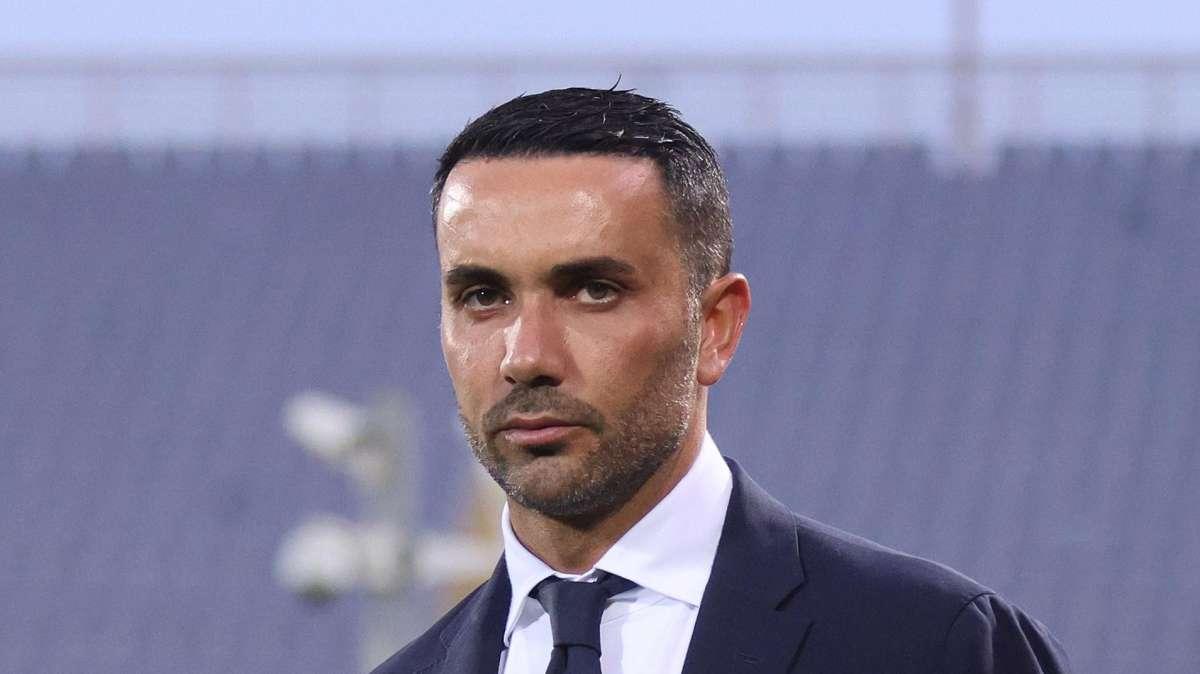 MANCA UN MESE ALL'INIZIO DEL CAMPIONATO. SERVONO SEI ACQUISTI, TRE TITOLARI