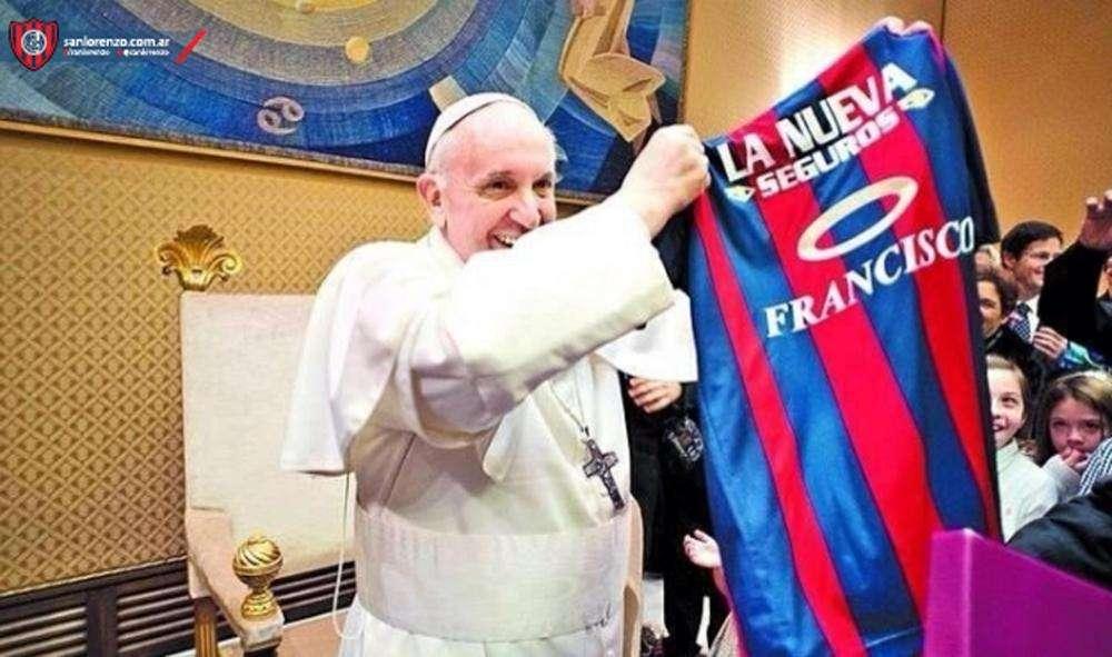 Addio a Papa Francesco: San Lorenzo in campo con maglia "Insieme per l'eternità"