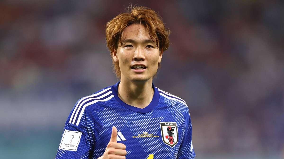 Sguardo in difesa, CorSport: "Piace Itakura, ma solo se parte qualcuno"