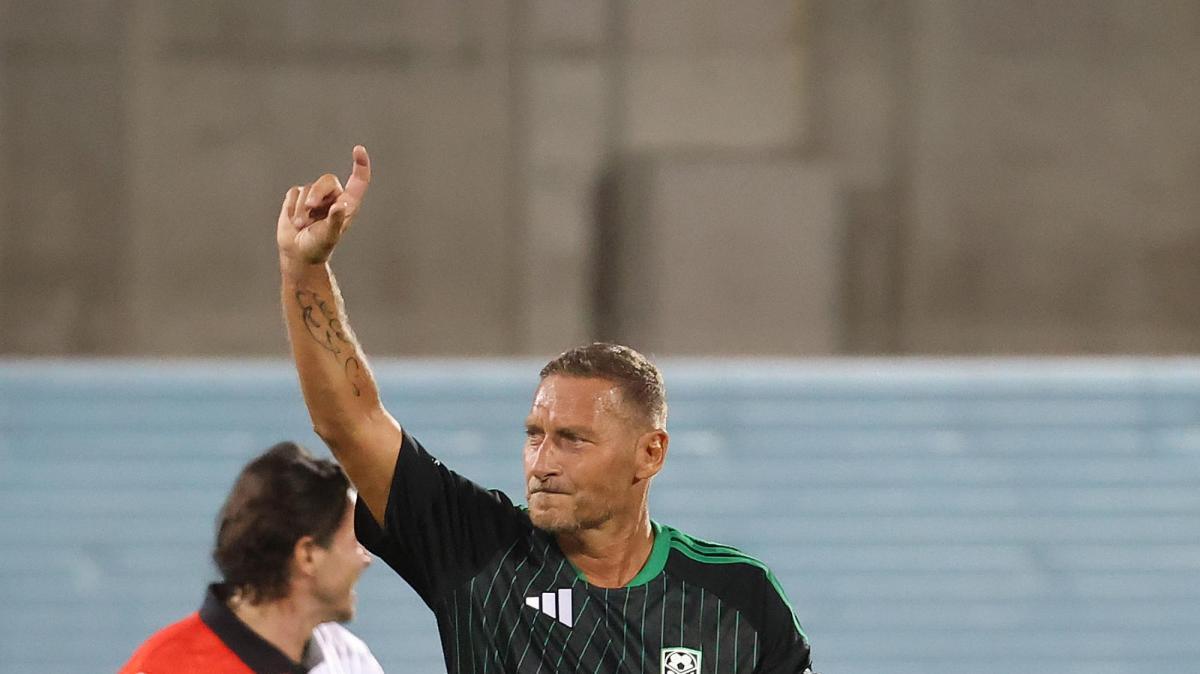Totti ammette: "Sono stato vicino a tornare a giocare. Mi volevano Como e Genoa"