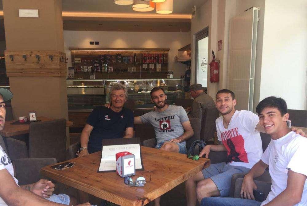 FOTO FV, Pranzo per i viola nel centro di Moena