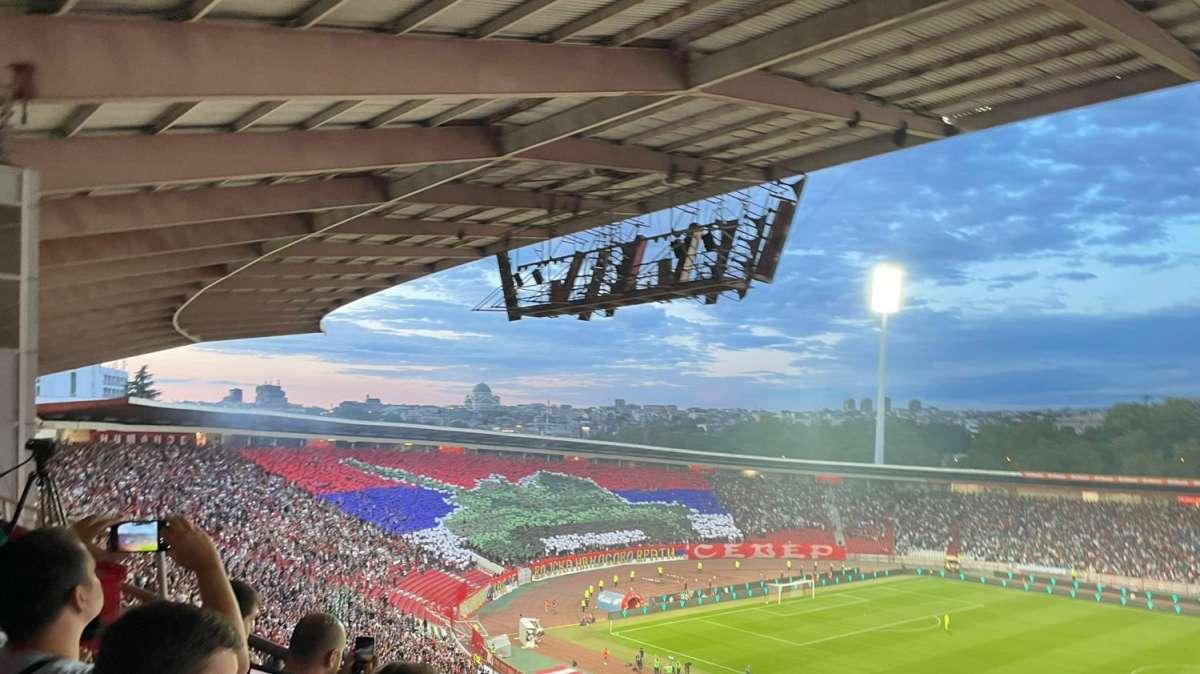 VIDEO FV, Fumogeni e coreografia da parte dei serbi