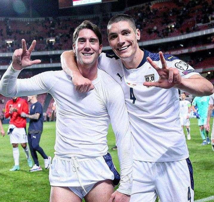 BREVE VIAGGIO FOTOGRAFICO DI NIKOLA E DUSAN, AMICI-NEMICI PER UNA SERA AL FRANCHI