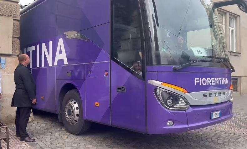 FOTO-VIDEO FV, La Fiorentina è arrivata a Praga