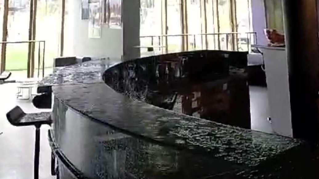 Maltempo, al Viola Park di Bagno a Ripoli piove dentro il bar