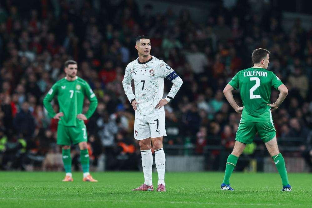 Qualificazioni Mondiali: follia CR7, gomitata a avversario, rosso e Portogallo ko