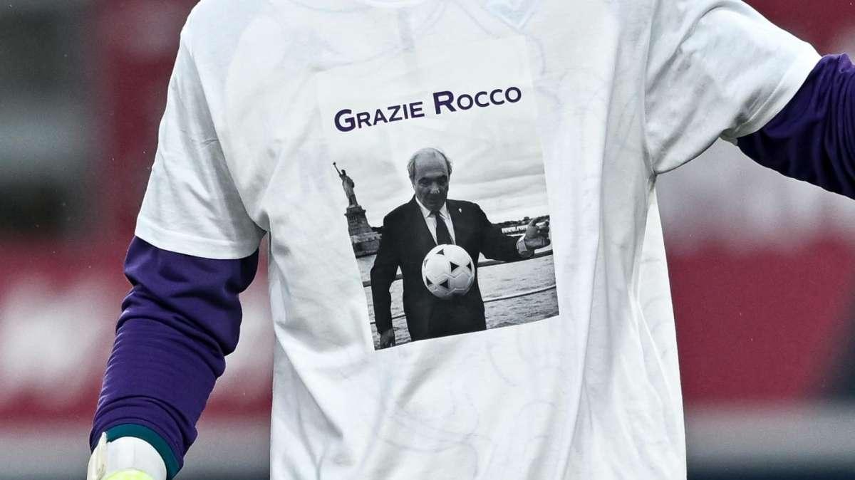 "Grazie Rocco": la maglia celebrativa usata dalla Fiorentina per ricordare Commisso