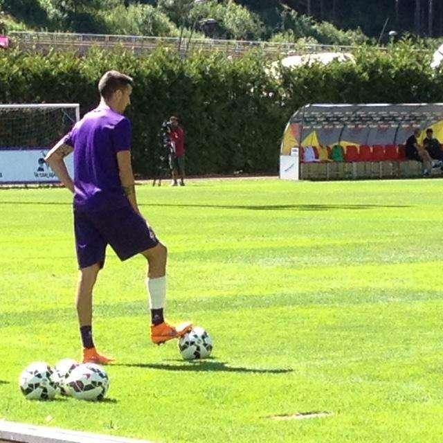 FOTO FV, La fasciatura alla gamba destra di Vecino