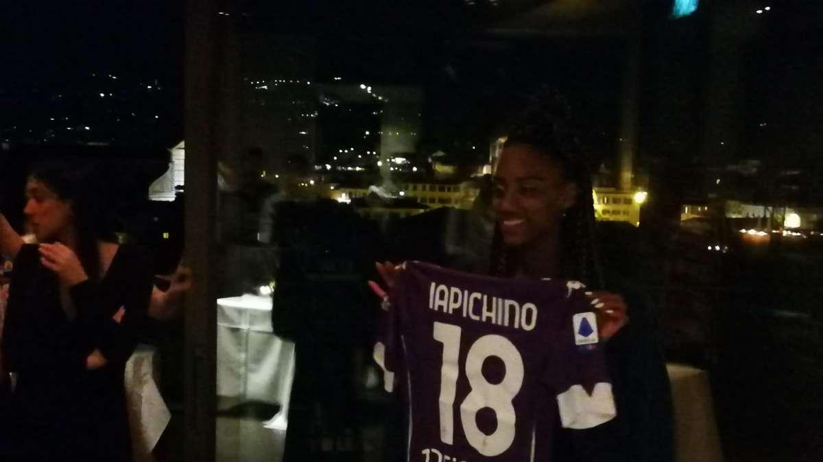 FOTO FV, Il 18esimo di Larissa: sorpresa viola