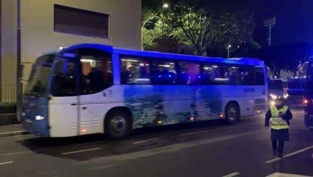 VIDEO FV, Escono i primi bus con i tifosi viola