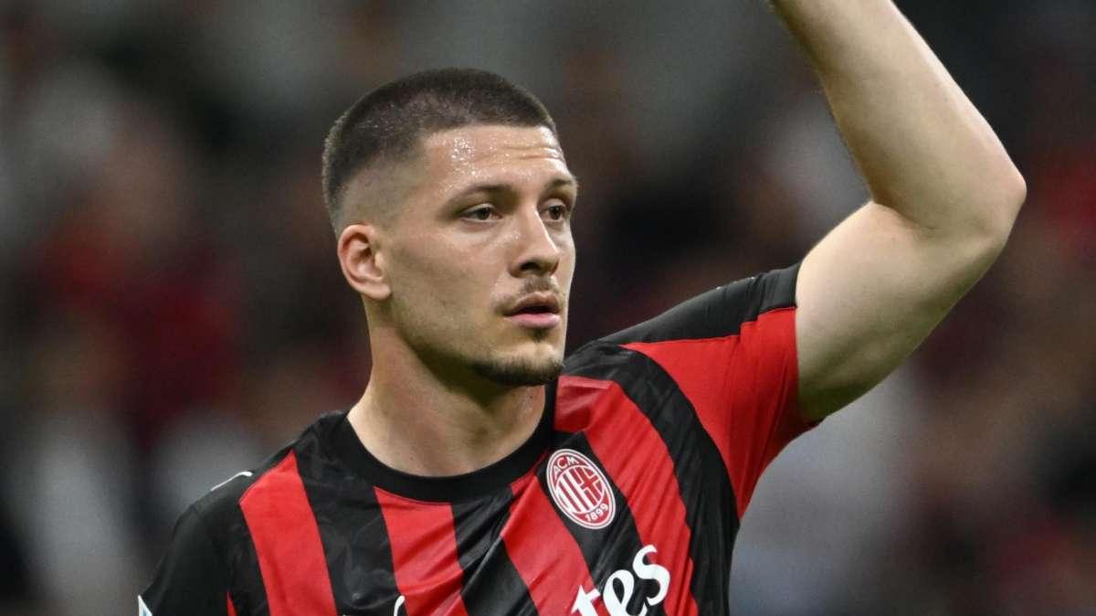 Il Milan saluta Jovic, il post di addio dei rossoneri all'ex viola