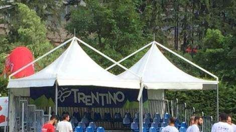 FOTO FV, Il Bari fa il suo ingresso in campo