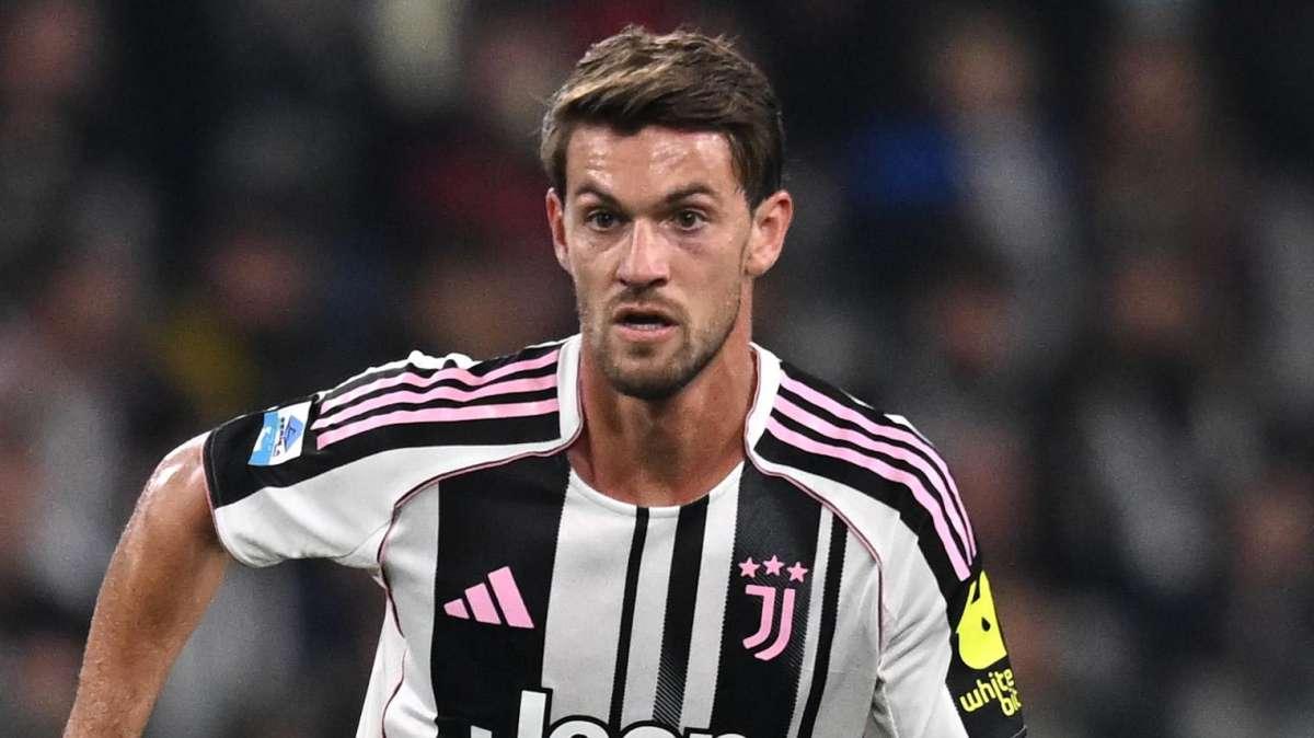 La Fiorentina cerca un difensore. Gazzetta: "Rispunta Rugani e piace Gatti"